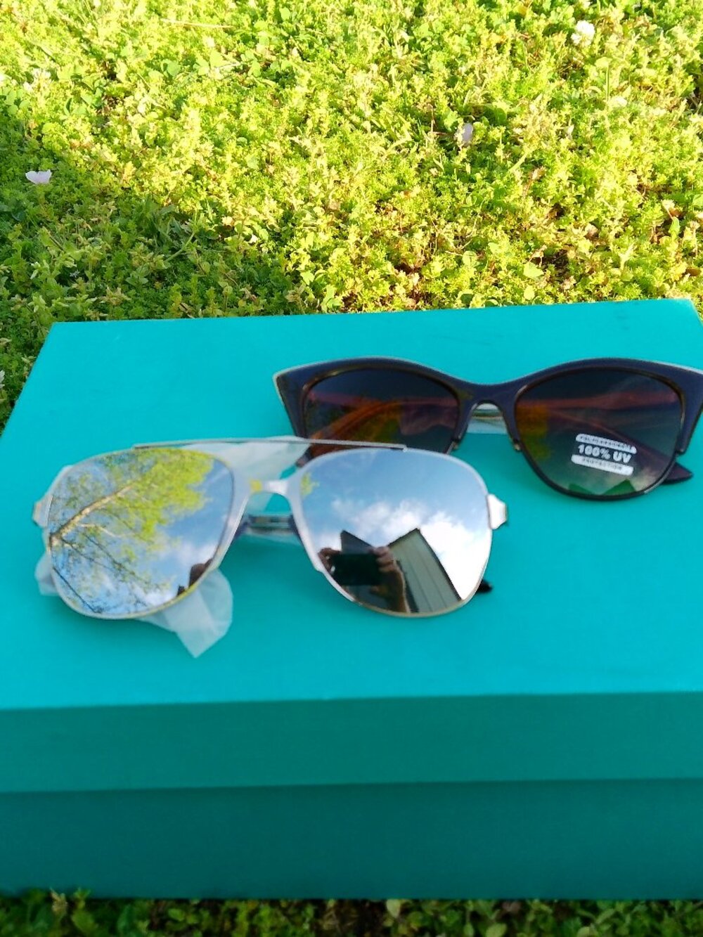 2 PR OF SUNGLASSES NEW IN PK HB